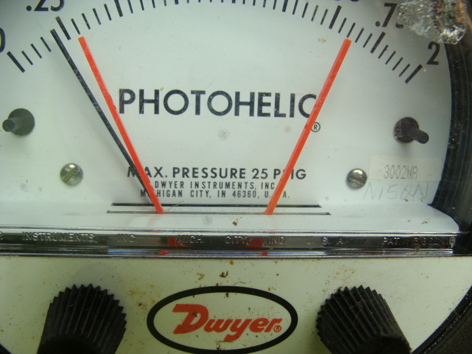 DWYER PHOTOHELIC SERIES 3000MR COMPACT DIFFERENTIAL PRESSURE GAUGE 0-2 IN WATER