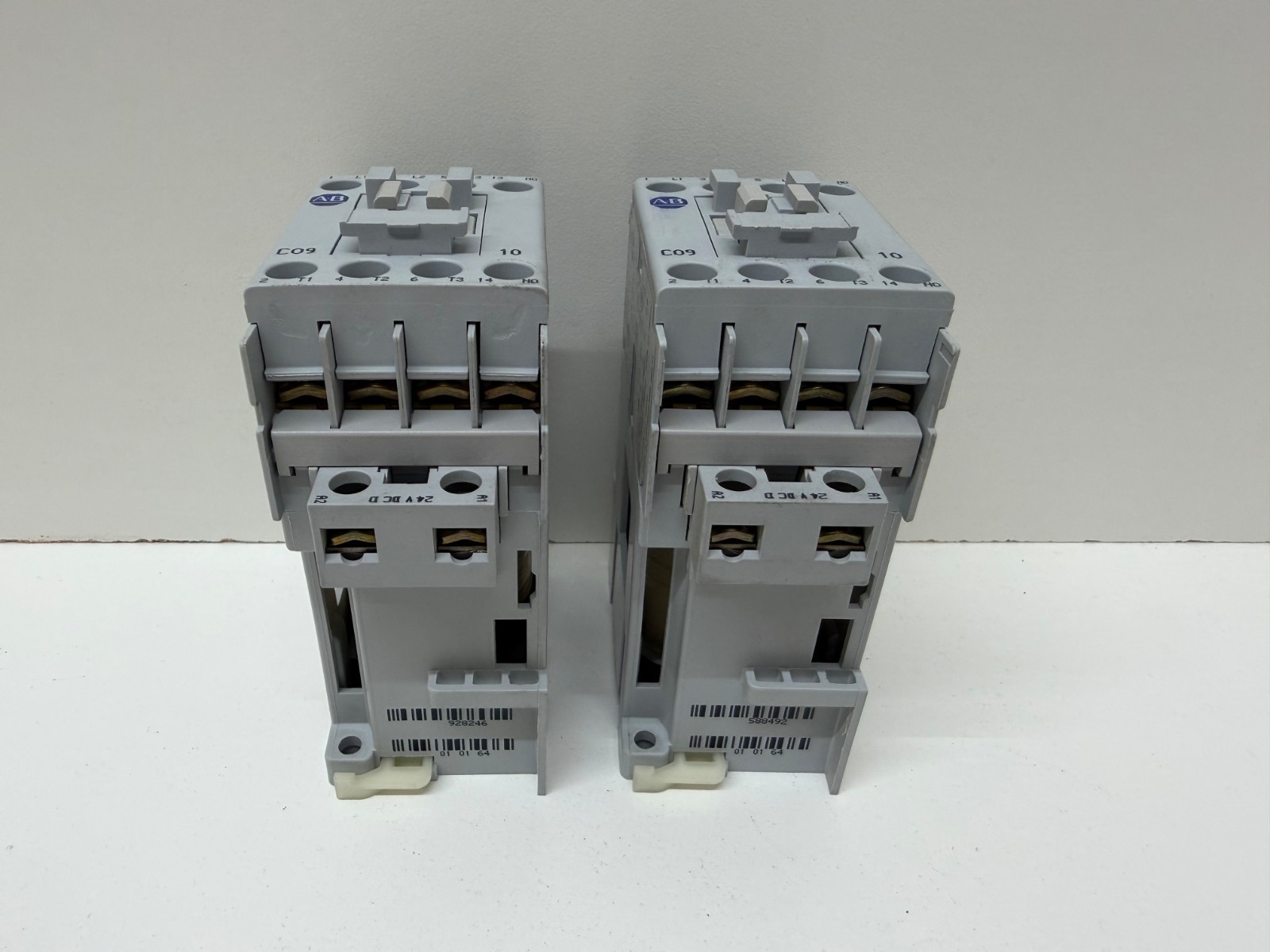LOT OF (2) GUARANTEED! ALLEN-BRADLEY 24VDC COIL CONTACTOR RELAYS 100-C09D*10