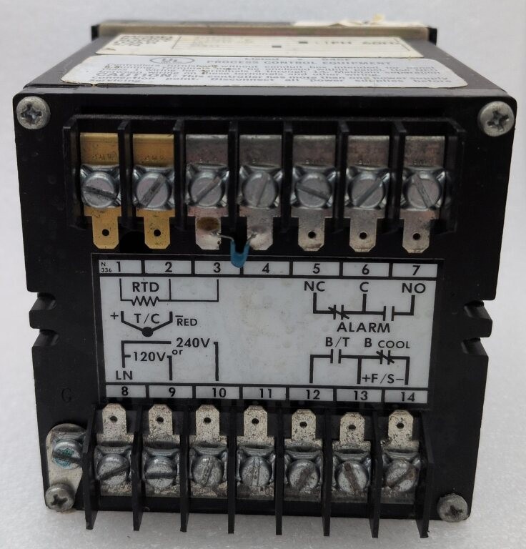 OMEGA ENGINEERING 4002-KC-T | RANGE 0-1000C K | LOAD: 2A 120/240VAC TEMP CONTROL