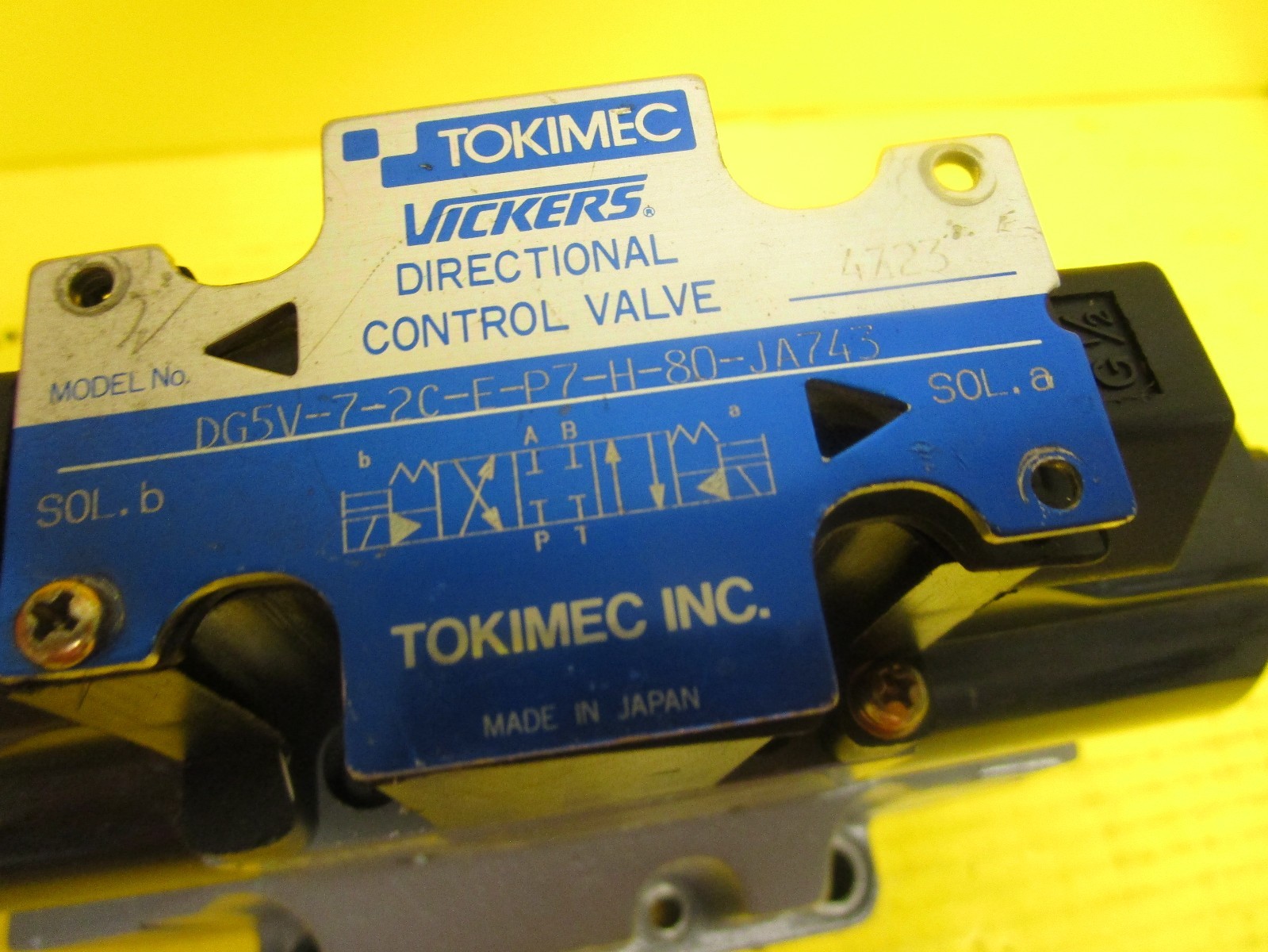 TOKIMEC CONTROL VALVE DG5V-7-2C-E-P7-H-80-JA743 W/ DG5V-7-2C-E-P7-H-82-JA