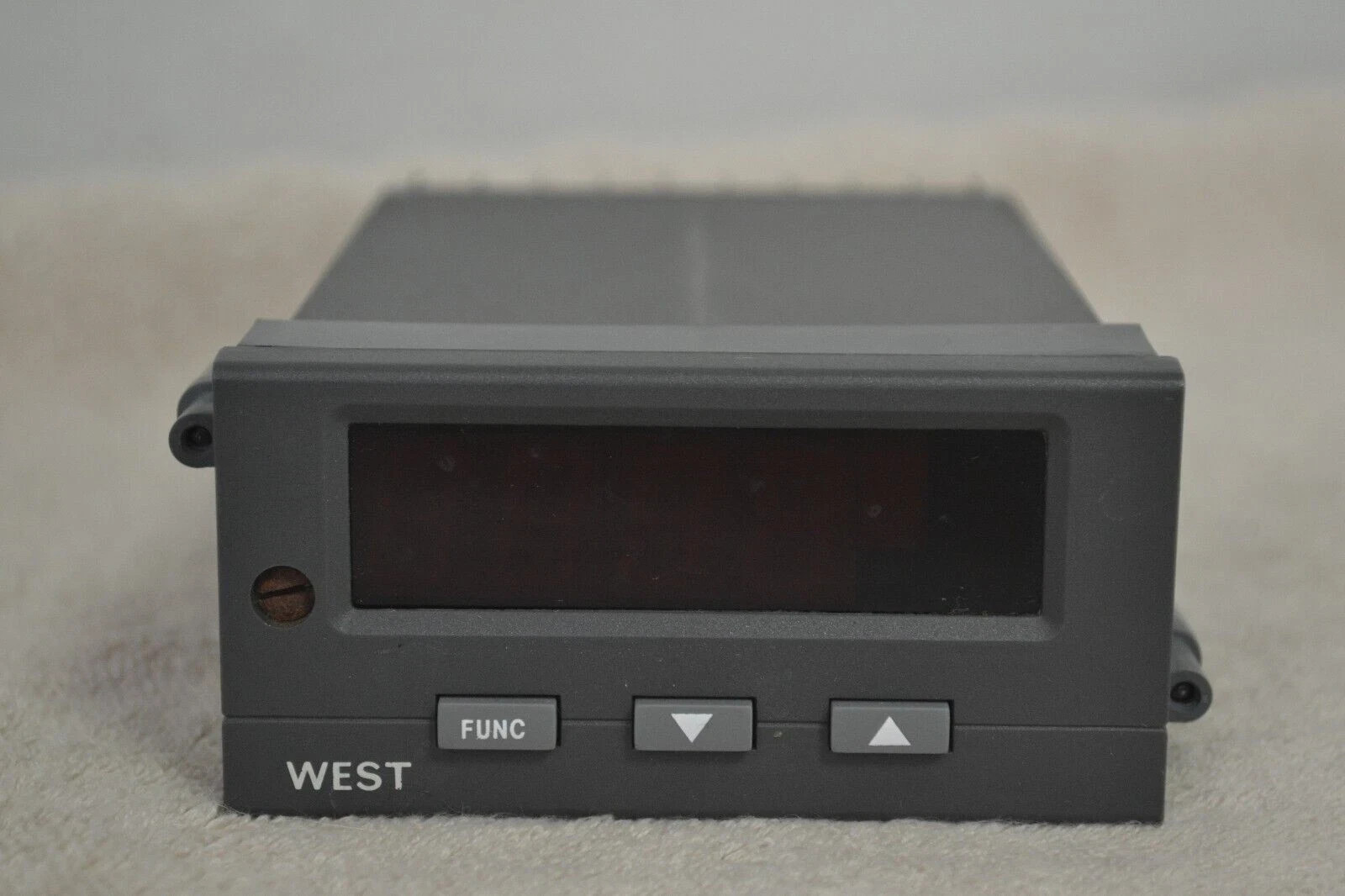 WEST INSTRUMENTS Digital Process Temperature Indicator M3010 L04 T1415 00 00