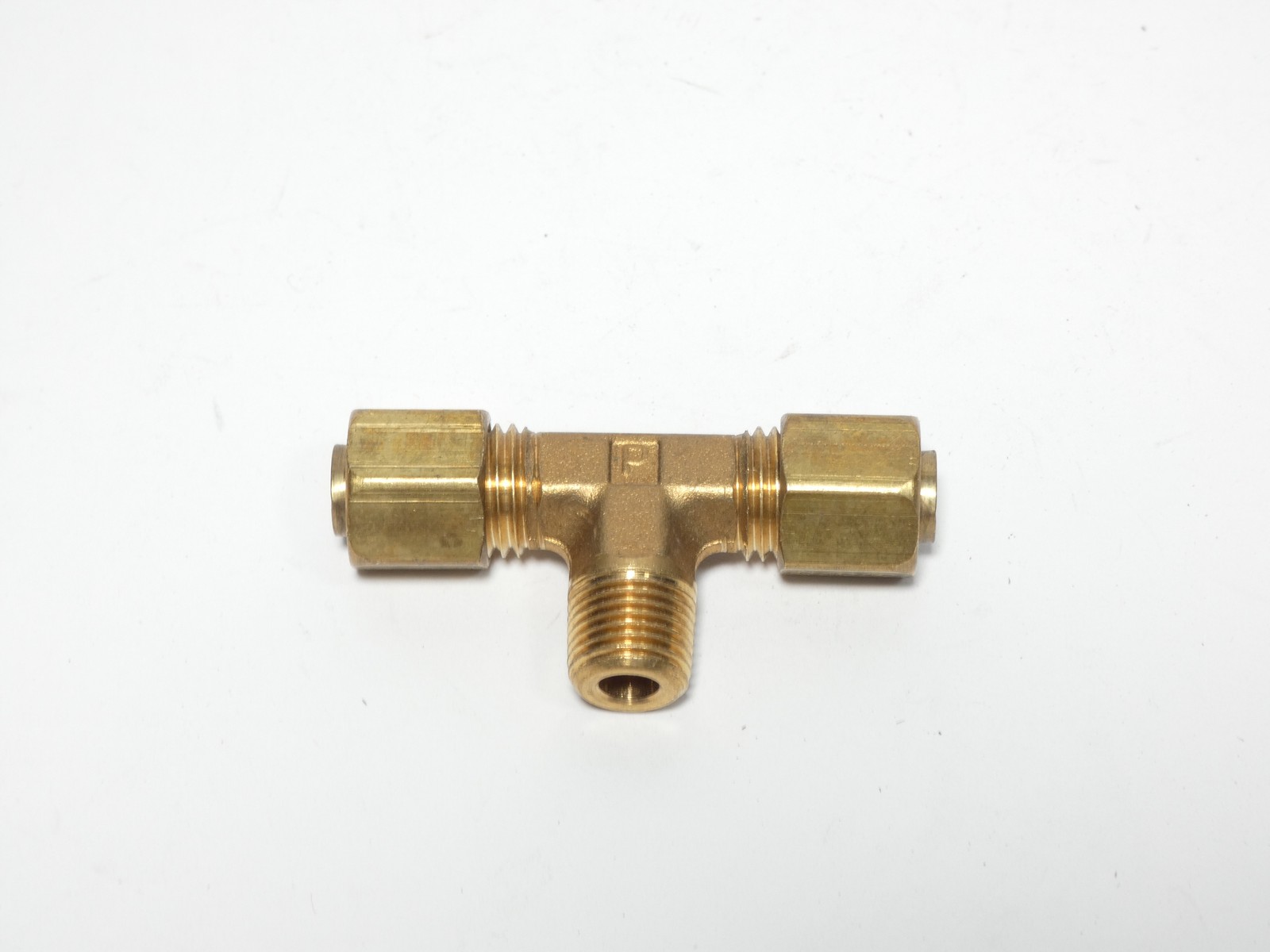*Lot of 34* Parker Brass Compression Union Tee Fitting 1/4″ Tube – NEW Surplus!