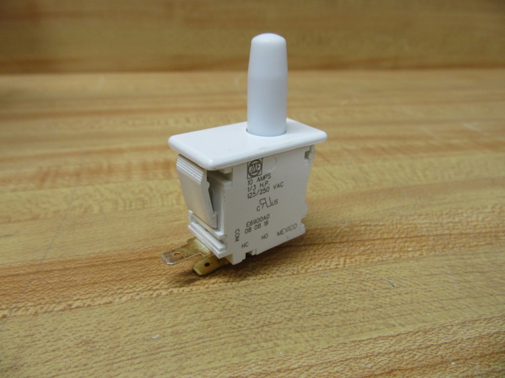 ZF Friedrichshafen E6900A0 Pin Plunger Switch