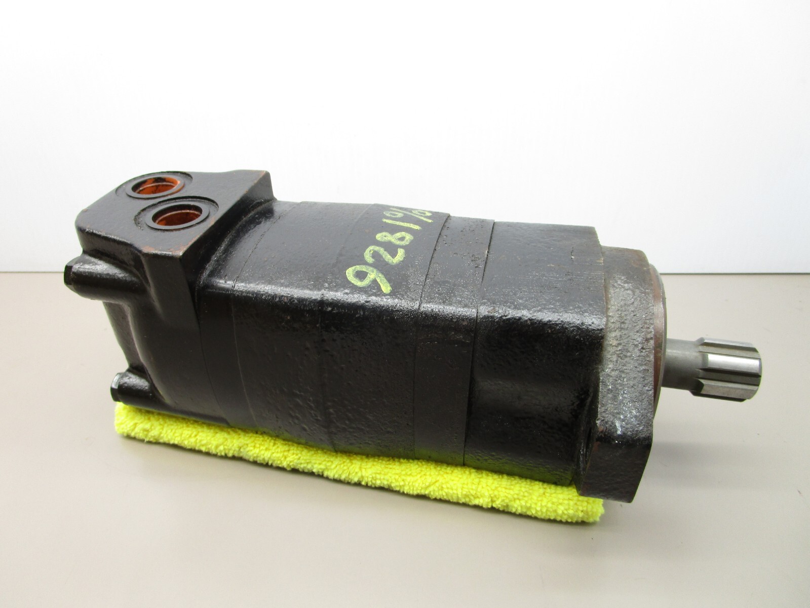 Eaton Corp 1041227-006 Hydraulic Drive Motor 6-Spline Char-Lynn 2000 Series