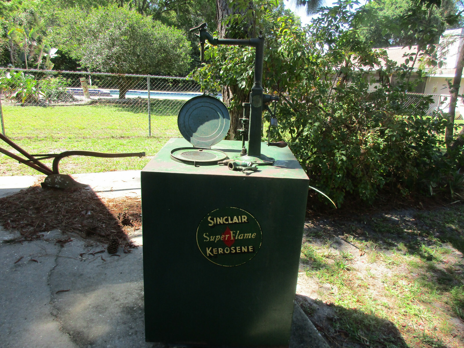 Sinclair kerosene oil tank with hand metering pump by Erie #2240, 120 gallon