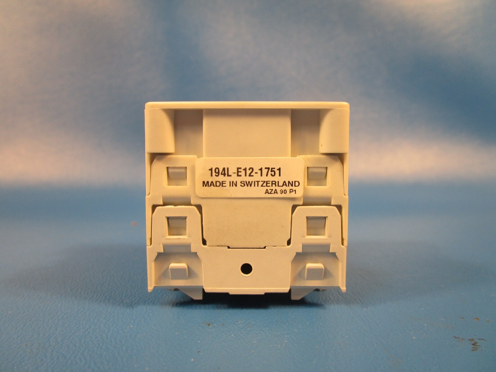 Allen Bradley 194L-E12-1751, Load Switch, 12 AMP, 230-690 V, POLE, OFF-ON 90 DEG