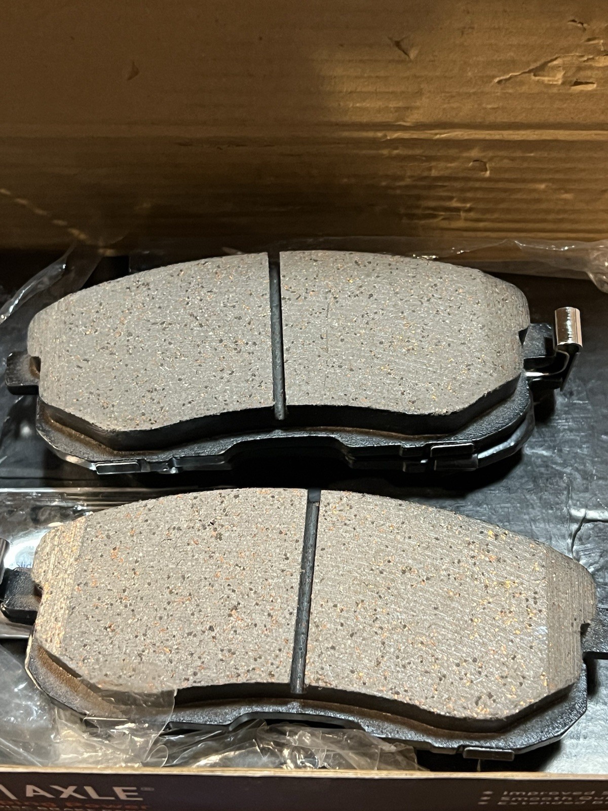 Detroit Axle Premium 4 Ceramic Break Pads w/ Hardware, p815a