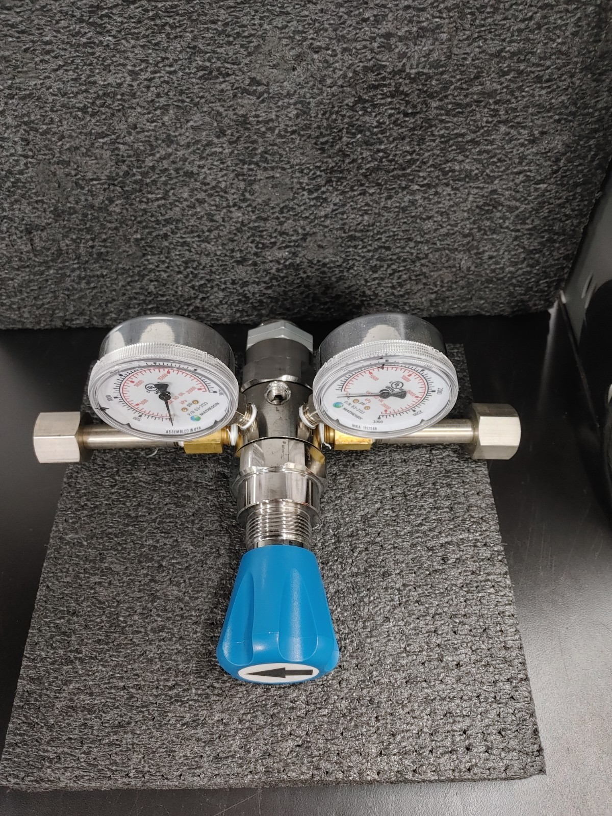 MATHESON High Purity Regulator with Pressure Gauges