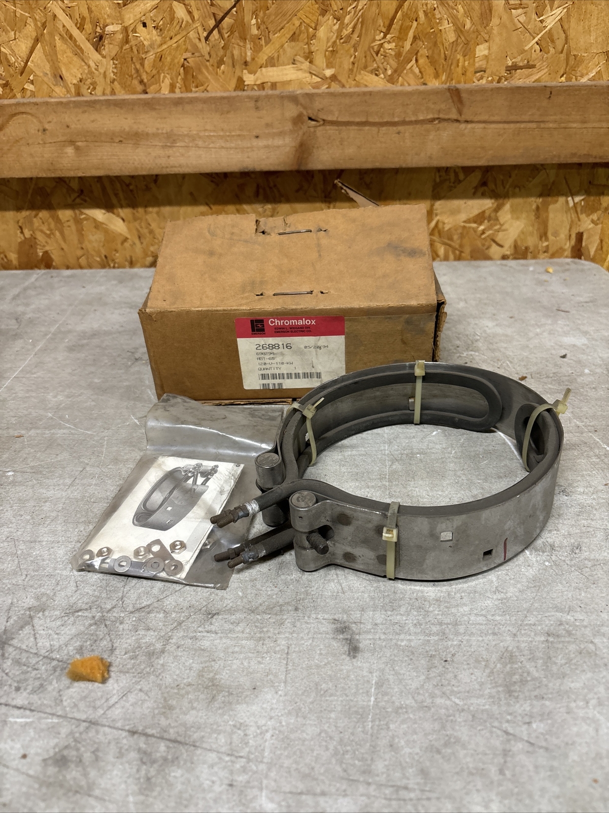 NEW Chromalox HBT-65 Tubular Band Heater; 268816, 120V, 110KW