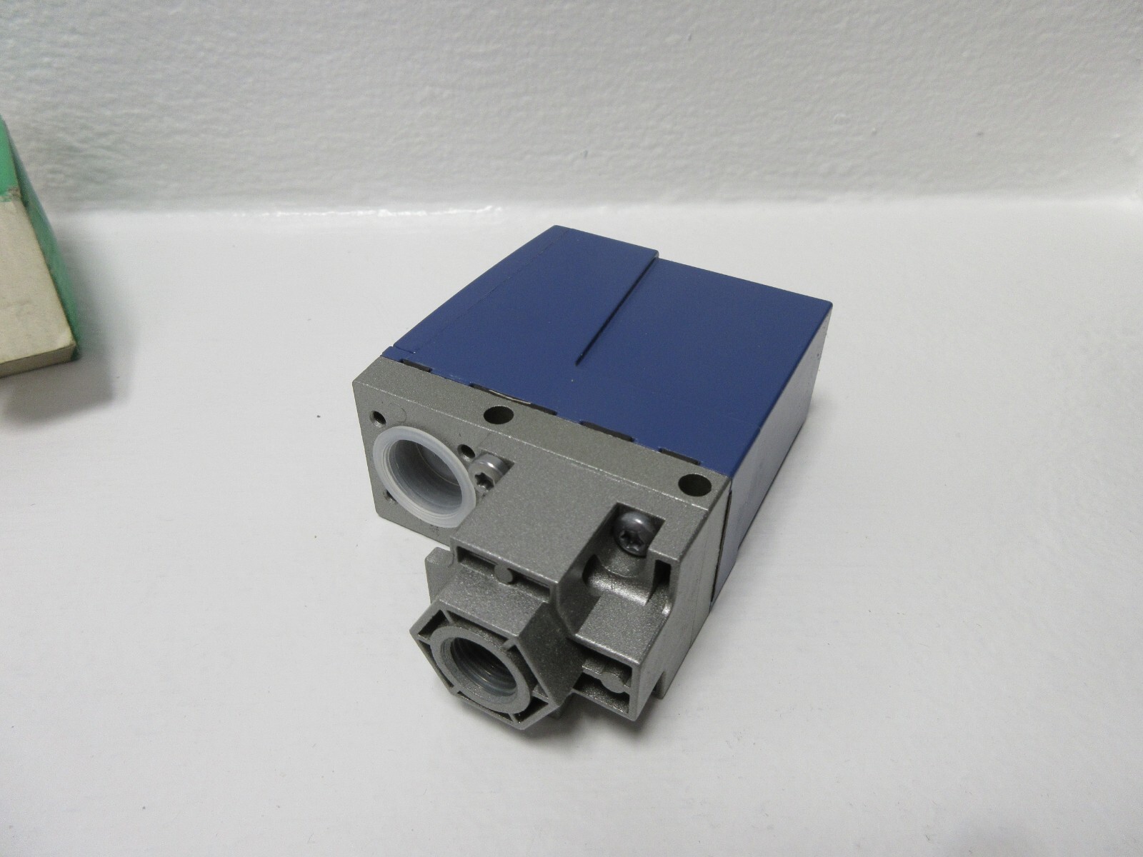 TELEMECANIQUE XMLA020A2S11 NEW PRESSURE SWITCH XMLA020A2S11