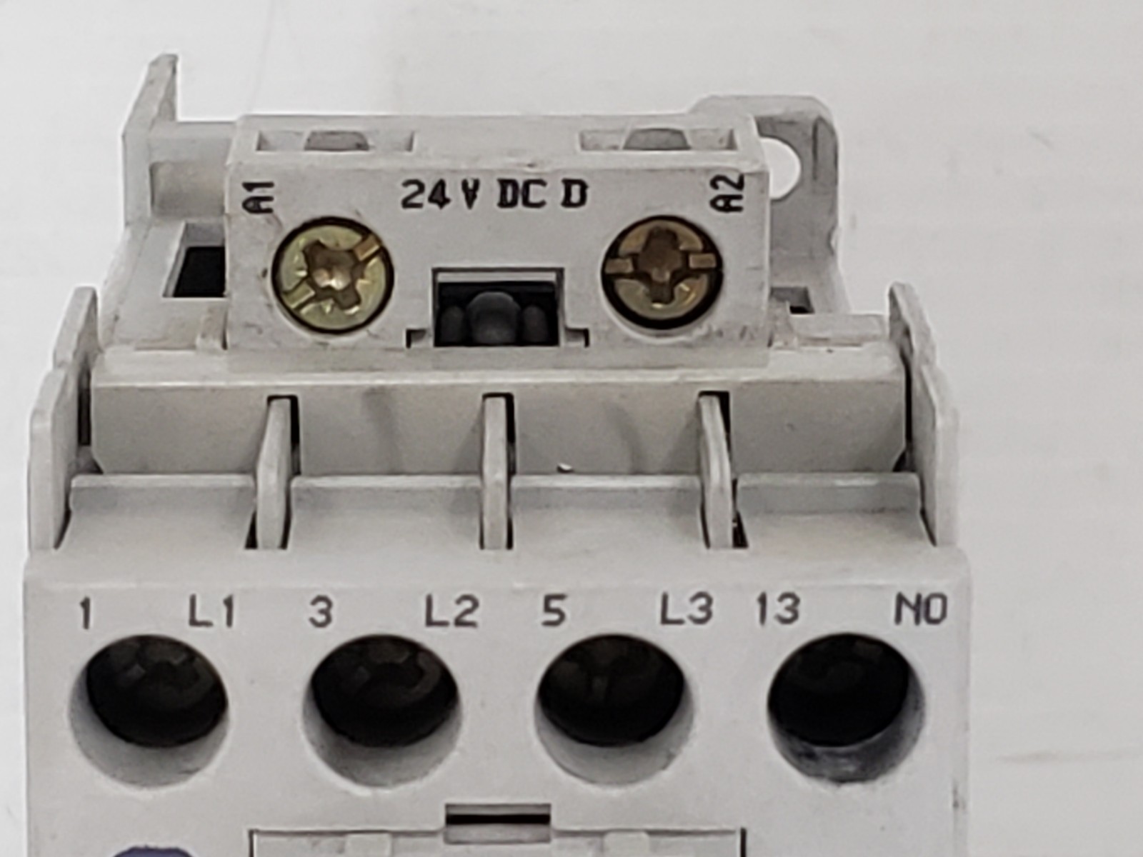 ALLEN BRADLEY 100-C09DJ10 CONTACTOR 9A 24V DC 3NO 1NO SER A