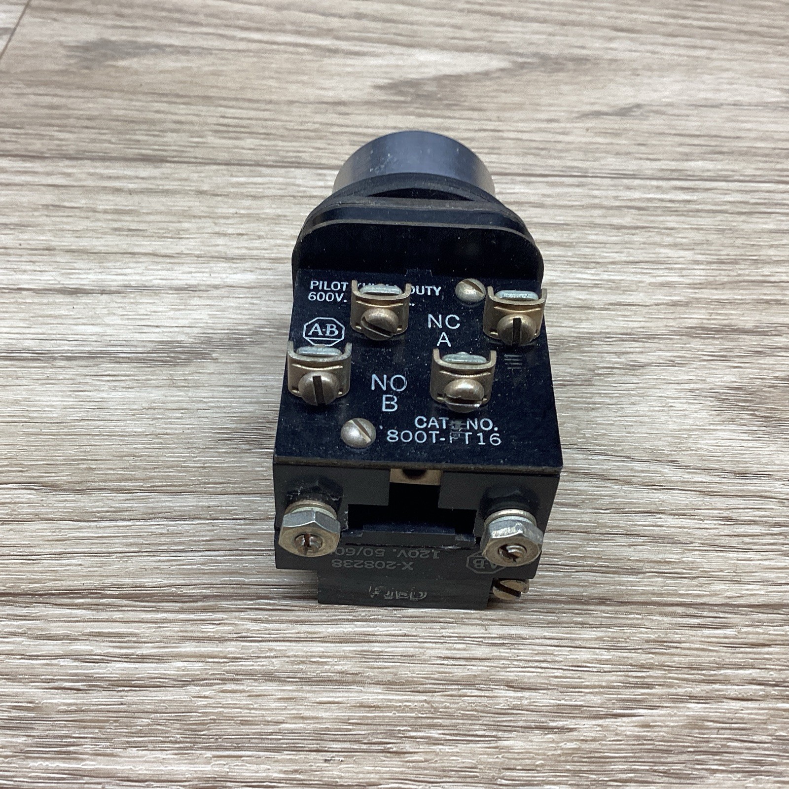 ALLEN BRADLEY PILOT ILLUMINATED PUSH BUTTON NO BULB BASE ONLY #821PT142*CO