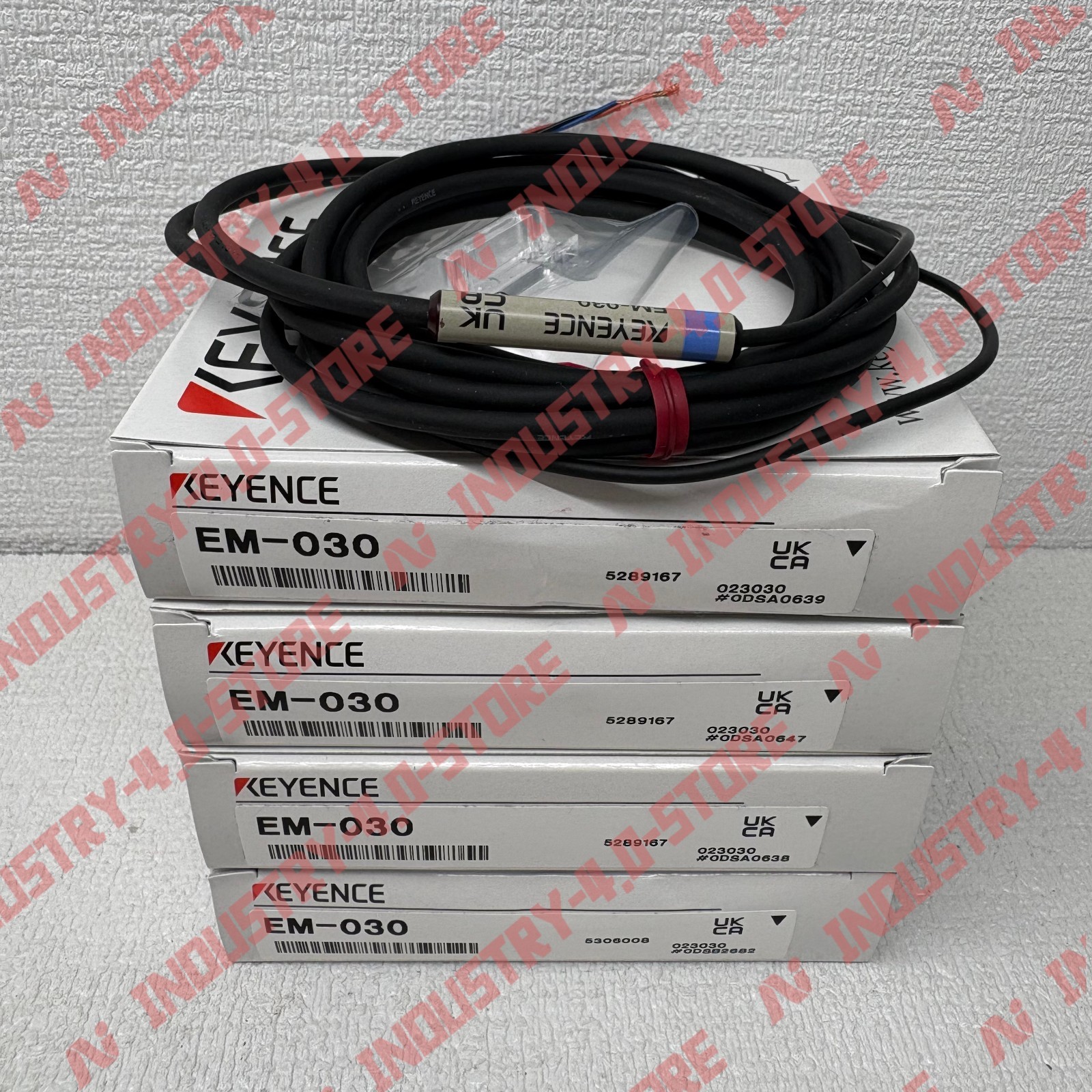Keyence EM-030 proximity transducer#1pcs new in box