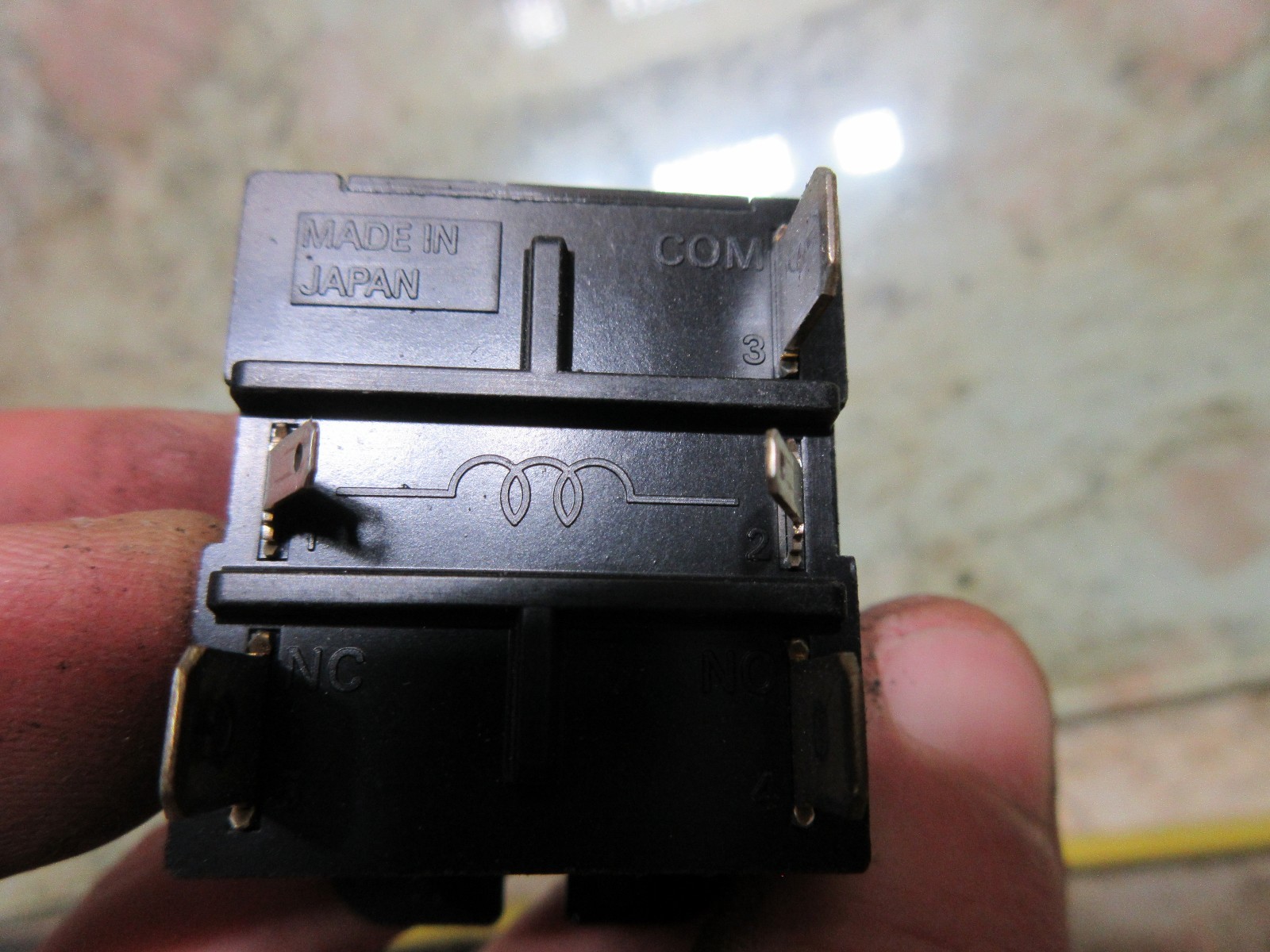 OMRON SAFETY SWITCH G4B-112T-C-US 24VDC 0442Y4 CNC LOT OF 2