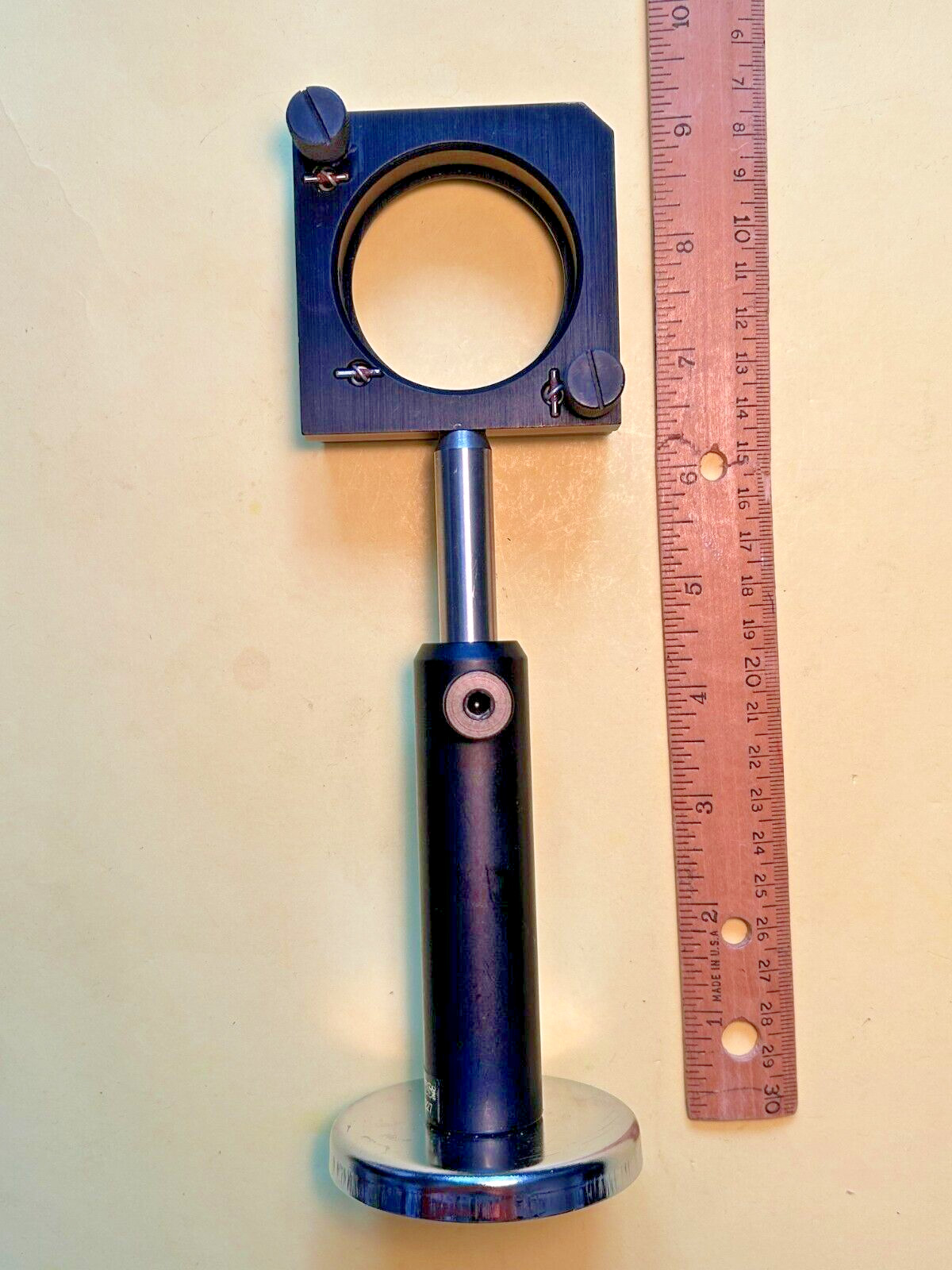 Thorlabs 2″ mirror mount on 4″ post with 2.5″ diameter magnetic base.