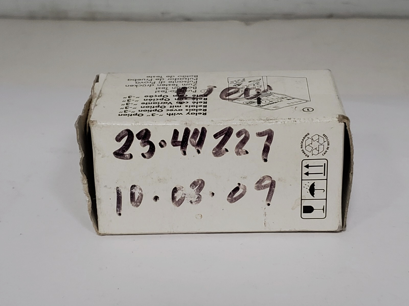 ALLEN BRADLEY 700-HA33A24-3-4 RELAY PUSH-TO-TEST 10A 24V AC 50/60HZ SER D NIB