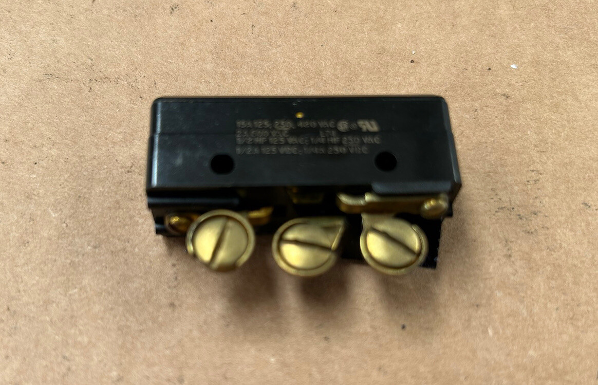 HONEYWELL BZ-2R-P1 15A 600V PIN PLUNGER SPDT BASIC MICRO SWITCH