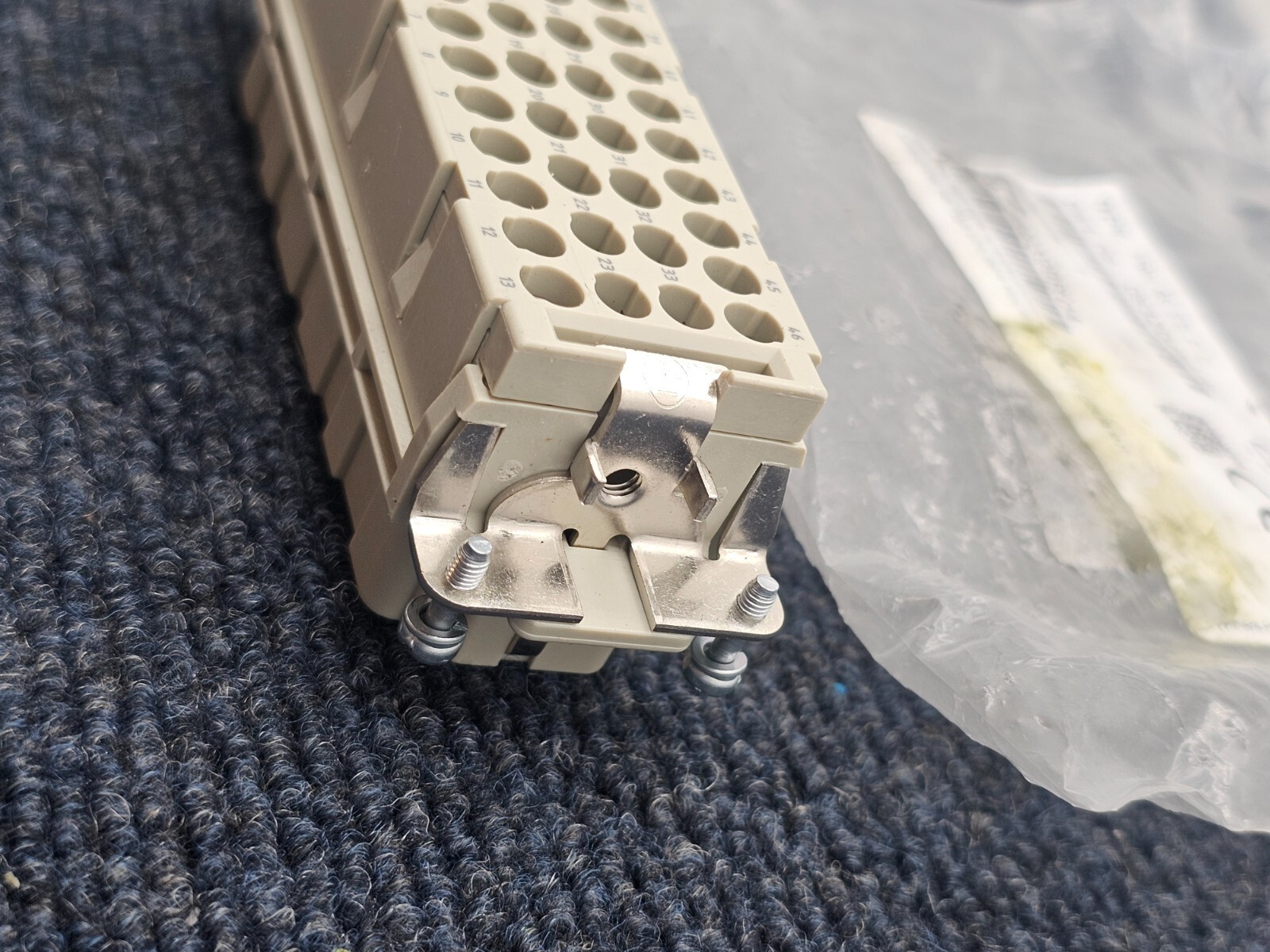 Harting 09320463101: HAN46EE-F-C Rectangular Connector 16A 500V 6kV 3