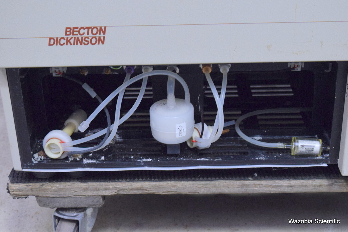 BD BECTON DICKINSON FACSCAN FLUORESCENCE ACTIVATED CELL ANALYZER WITH DETECTORS