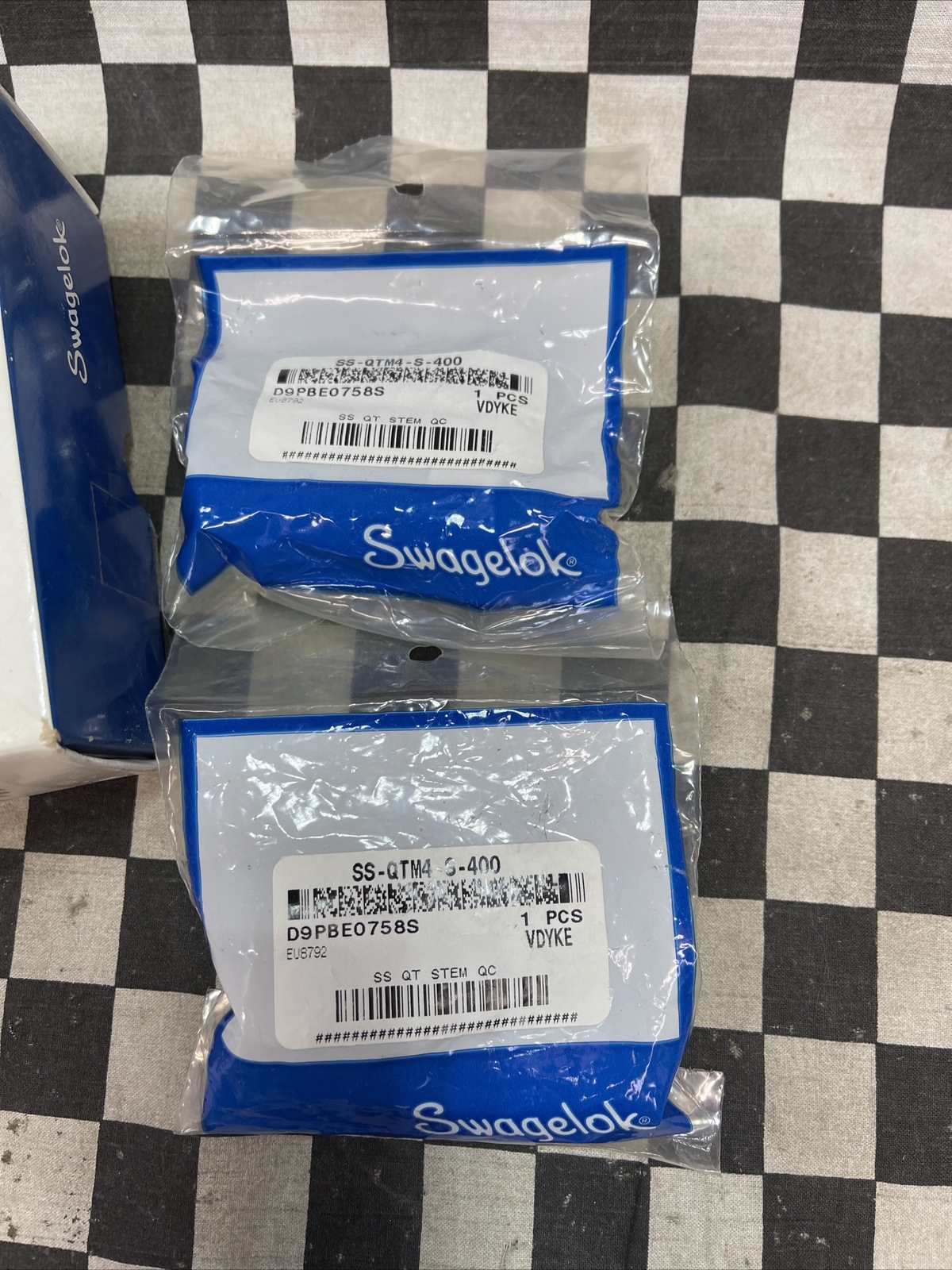 SWAGELOK SS-QTM4-S-400, SSQTM4S400, Quick Connect, LOT OF 2 SHIPSAMEDAY#1543A10