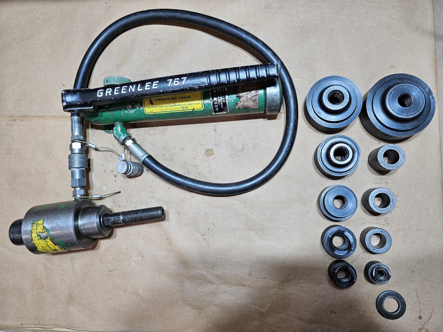 GREENLEE 7306 Hydraulic Knockout Punch Driver Set w/ 767 Hand Pump –