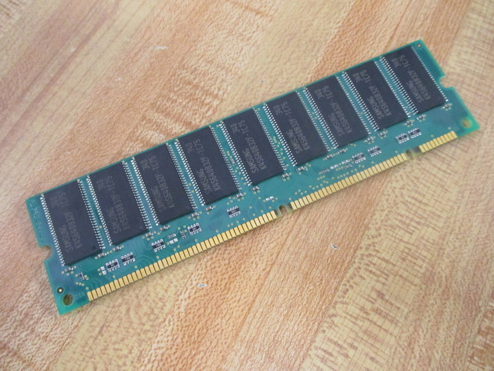 Samsung PC133U-333-542 PCSDRAM PC133U333542 M374S1623FTSC7A w/18 Chips