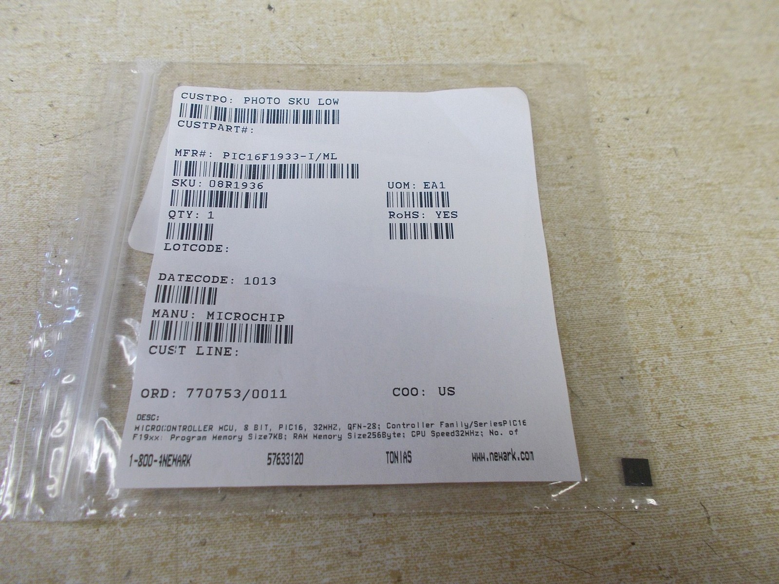 NEW Microchip PIC16F1933-I/ML 8-Bit Microcontroller *FREE SHIPPING*