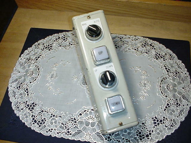 IDEC Controller W/ 41-10569 / 41-10570 Two IDEC Lamps, Manual, Auto, Up & Down
