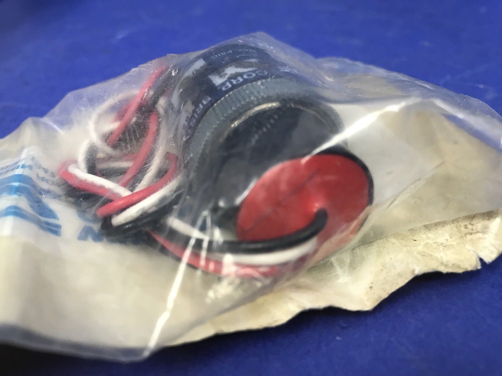 Whitman P117V-3H-F52L-X SS Vacuum Switch , 5A, 250VAC -New