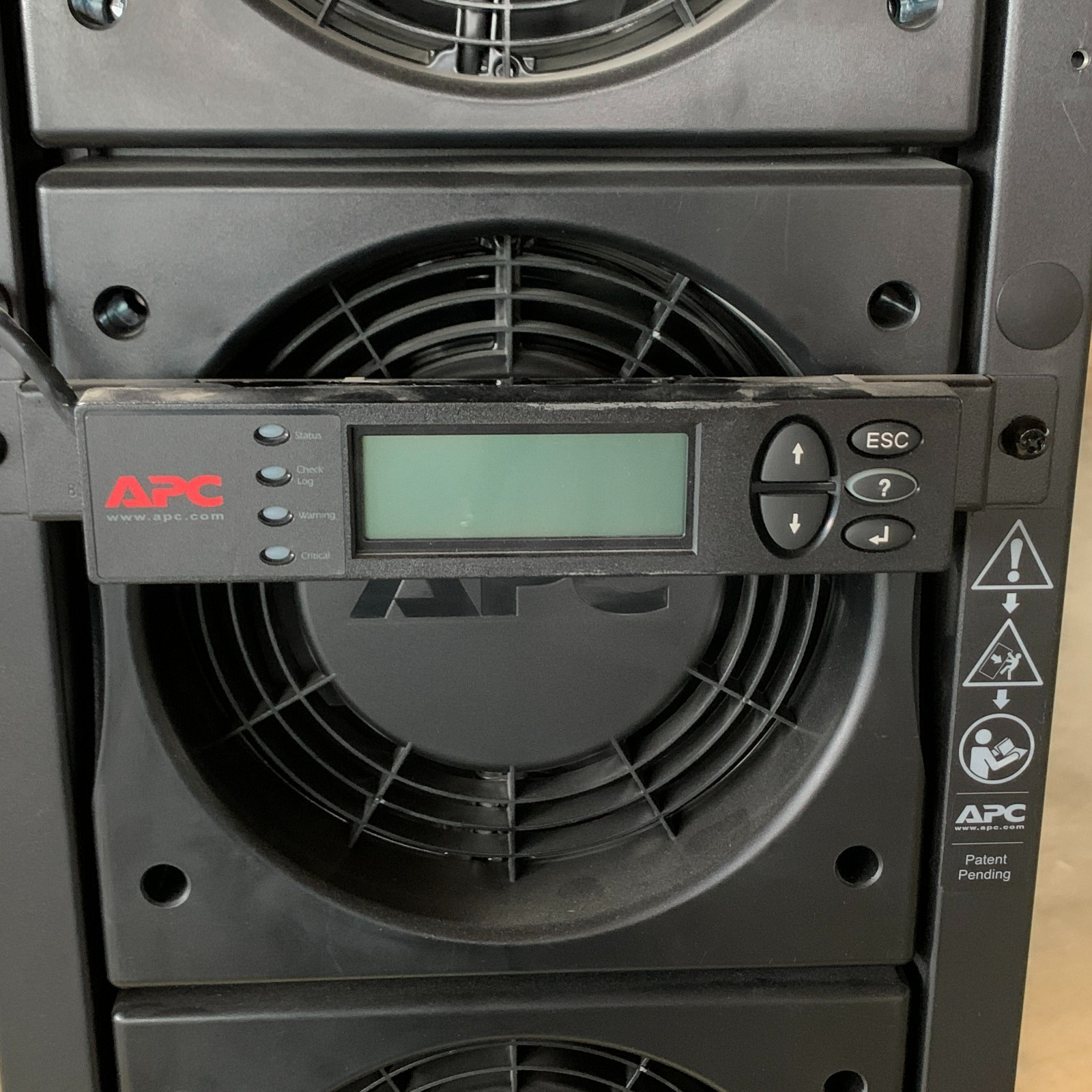 APC ACRC103 60Hz 240V Inrow RC Air-Cooled Server Cooling System for Parts Read
