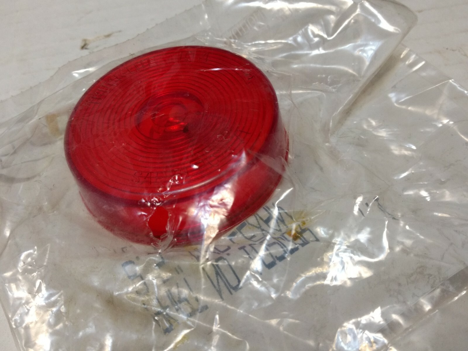 truck-lite 2.5 m/c lexan part no. 10202r