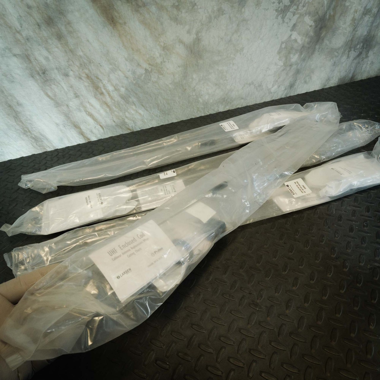 4-Pack of Larsen LM406C UHF Whip Antenna 406-420 MHz NOS