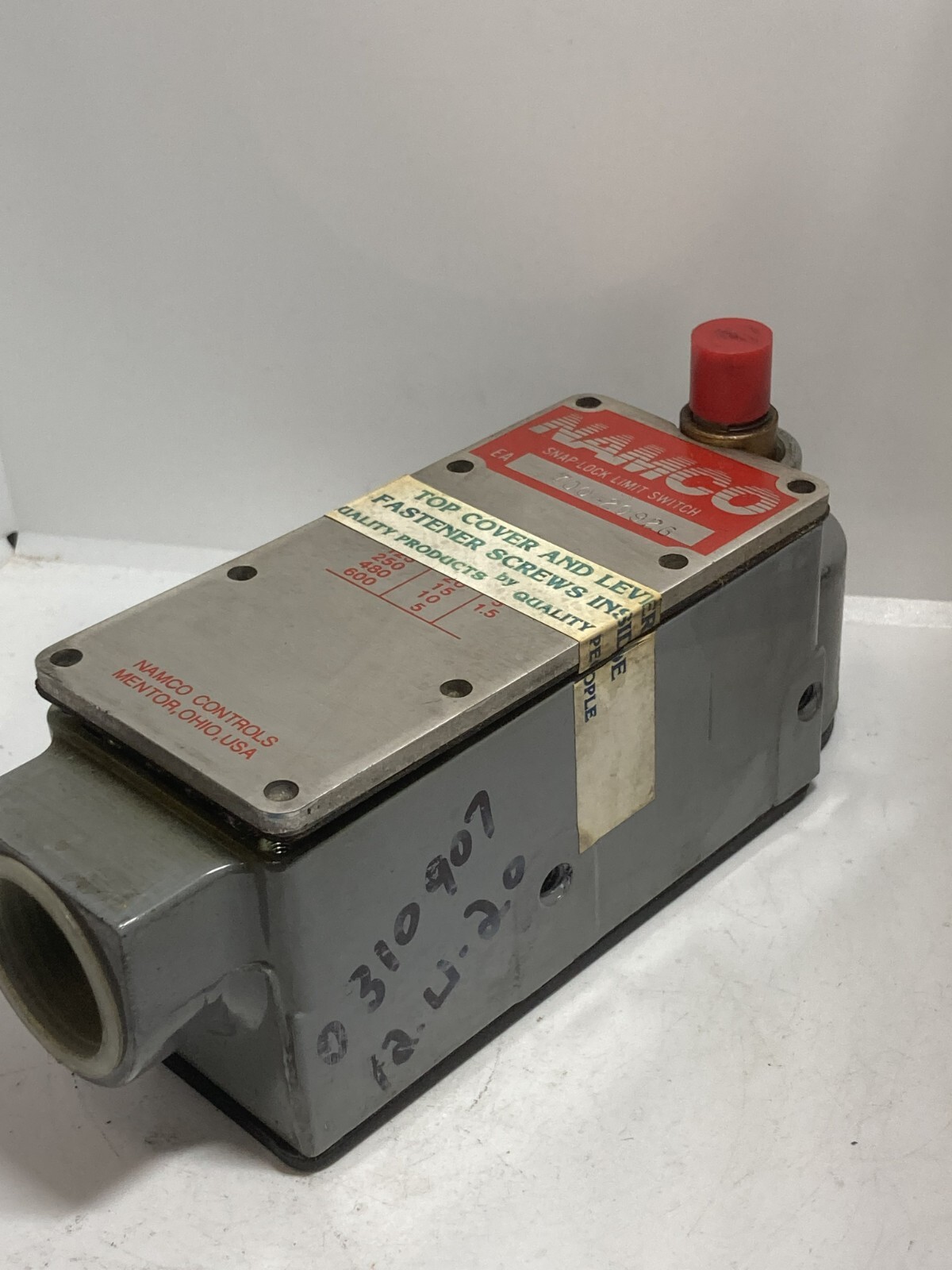 NAMCO 700-20926 LIMIT SWITCH SNAP ACTION 2 POLE 2NO/2NC DPDT NNB