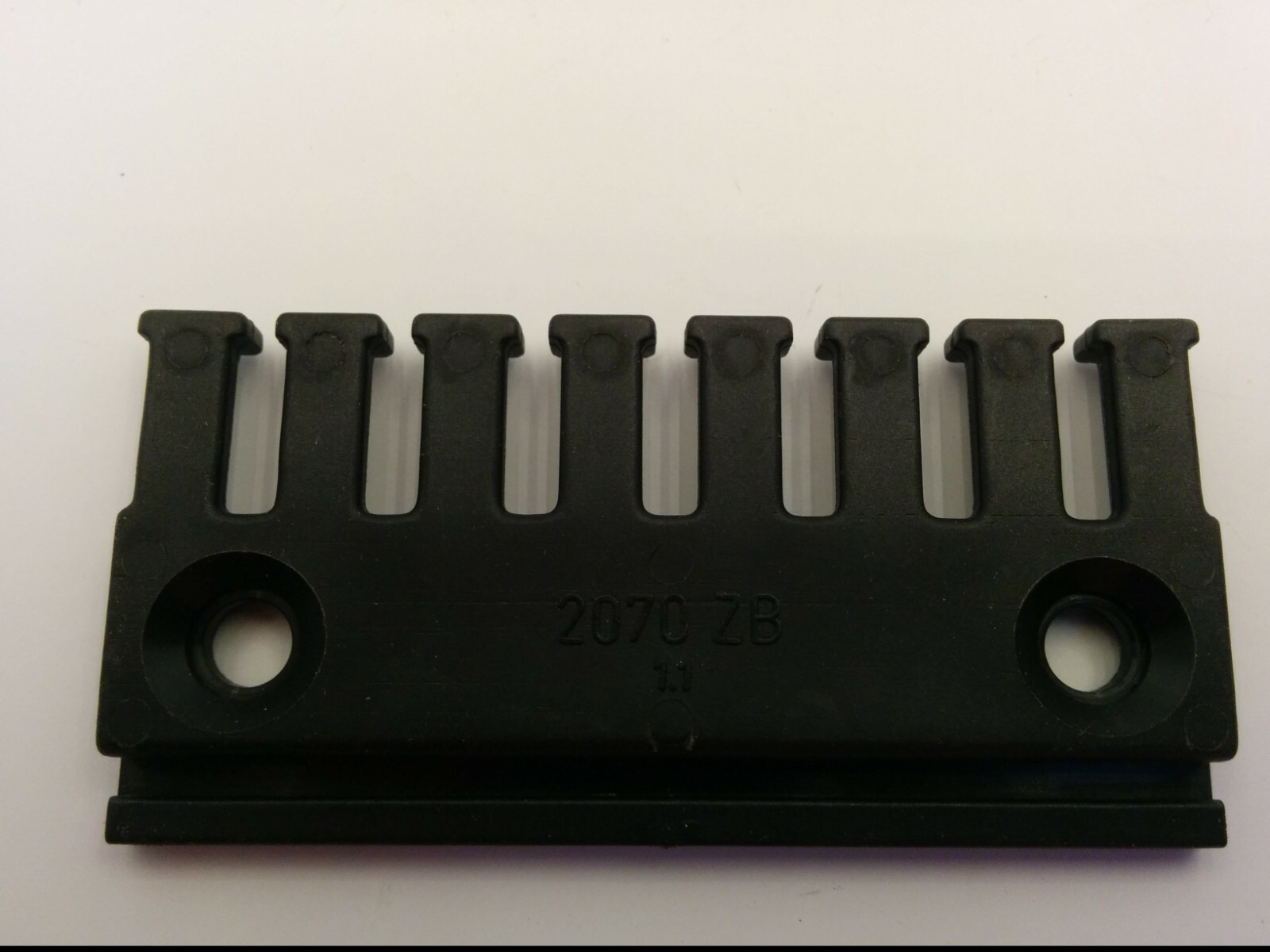 IGUS 2070 ZB CHAIN ENERGY WRAP PLATE, 8 TEETH (LOT OF 6) NNB
