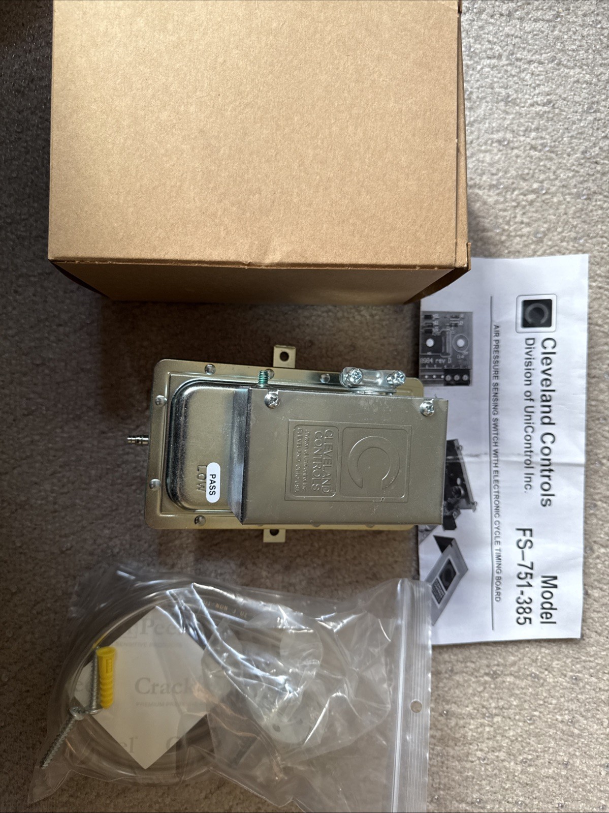 Cleveland Controls FS-751-385 Air Flow Switch(Arrow Flow)