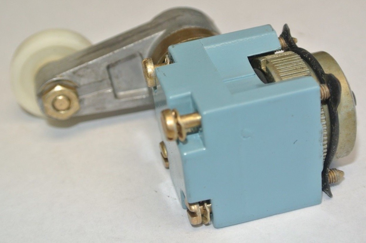 TELEMECANIQUE XCK-D31 LIMIT SWITCH ROLLER-TYPE HEAD – NEW SURPLUS- ZCK-31