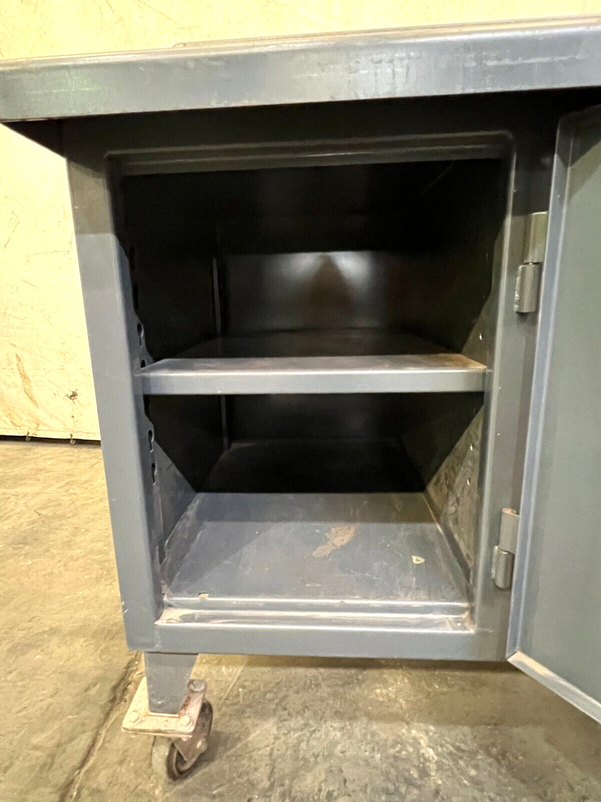 STRONG HOLD WORKBENCH CABINETS 60″ OAL 34-1/2″ WIDTH UPPER SHELF 60-3/8″