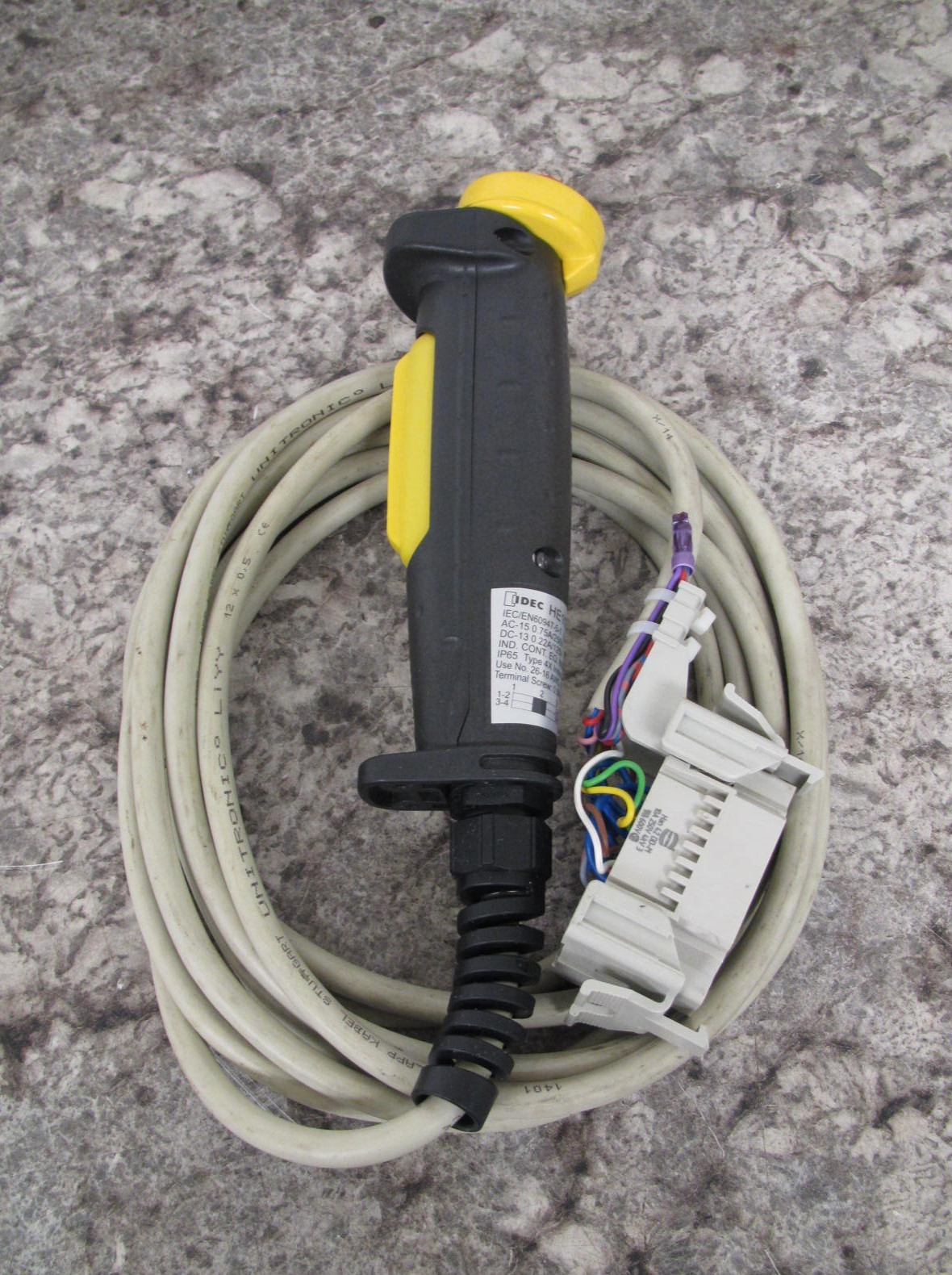IDEC HE1G-20ME Silicone Rubber / Yellow Pushbutton Enabling Grip Switch Used