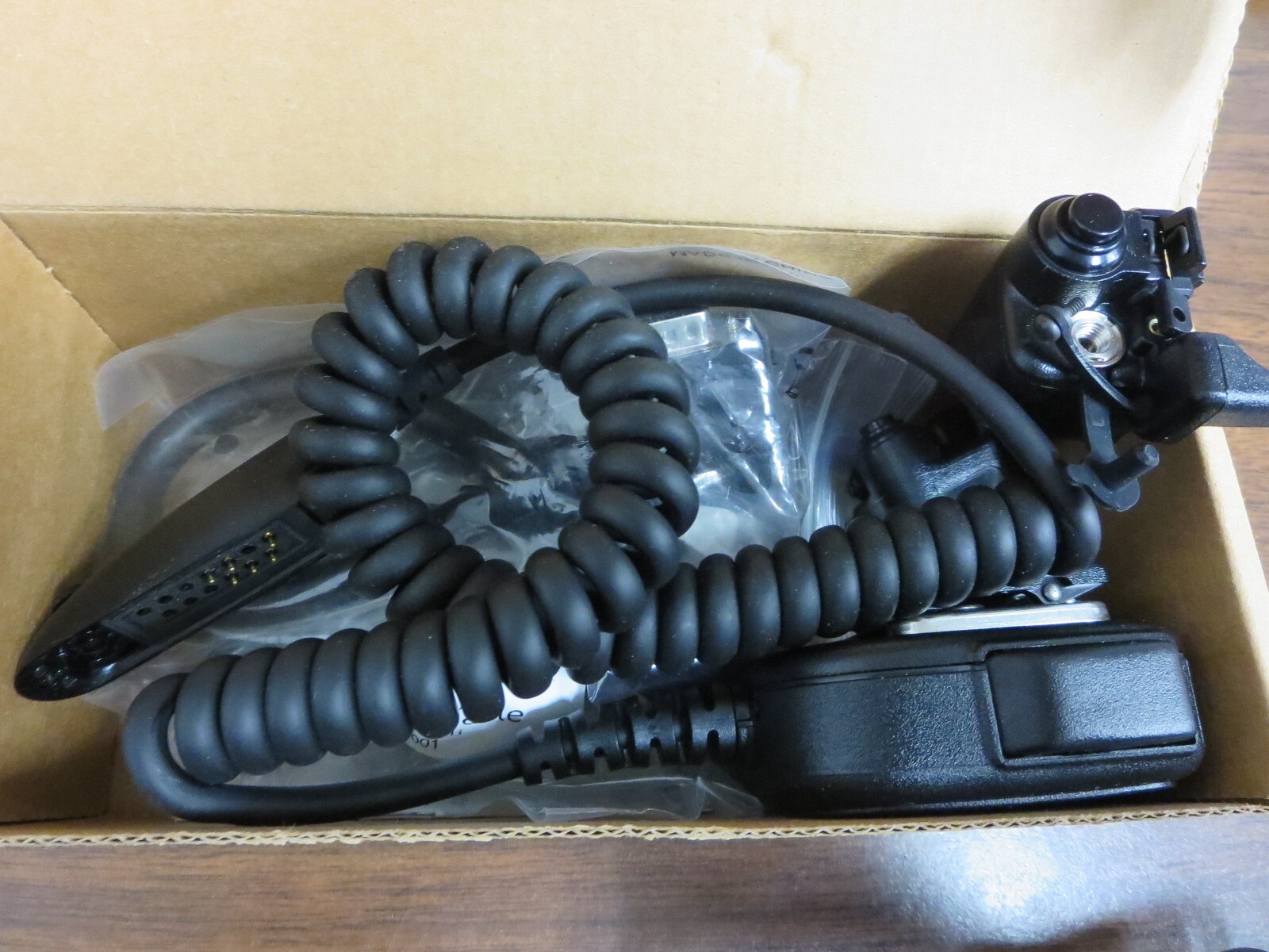 Motorola HMN9052E Remote Speaker Microphone Radio Mic with cable + connectors