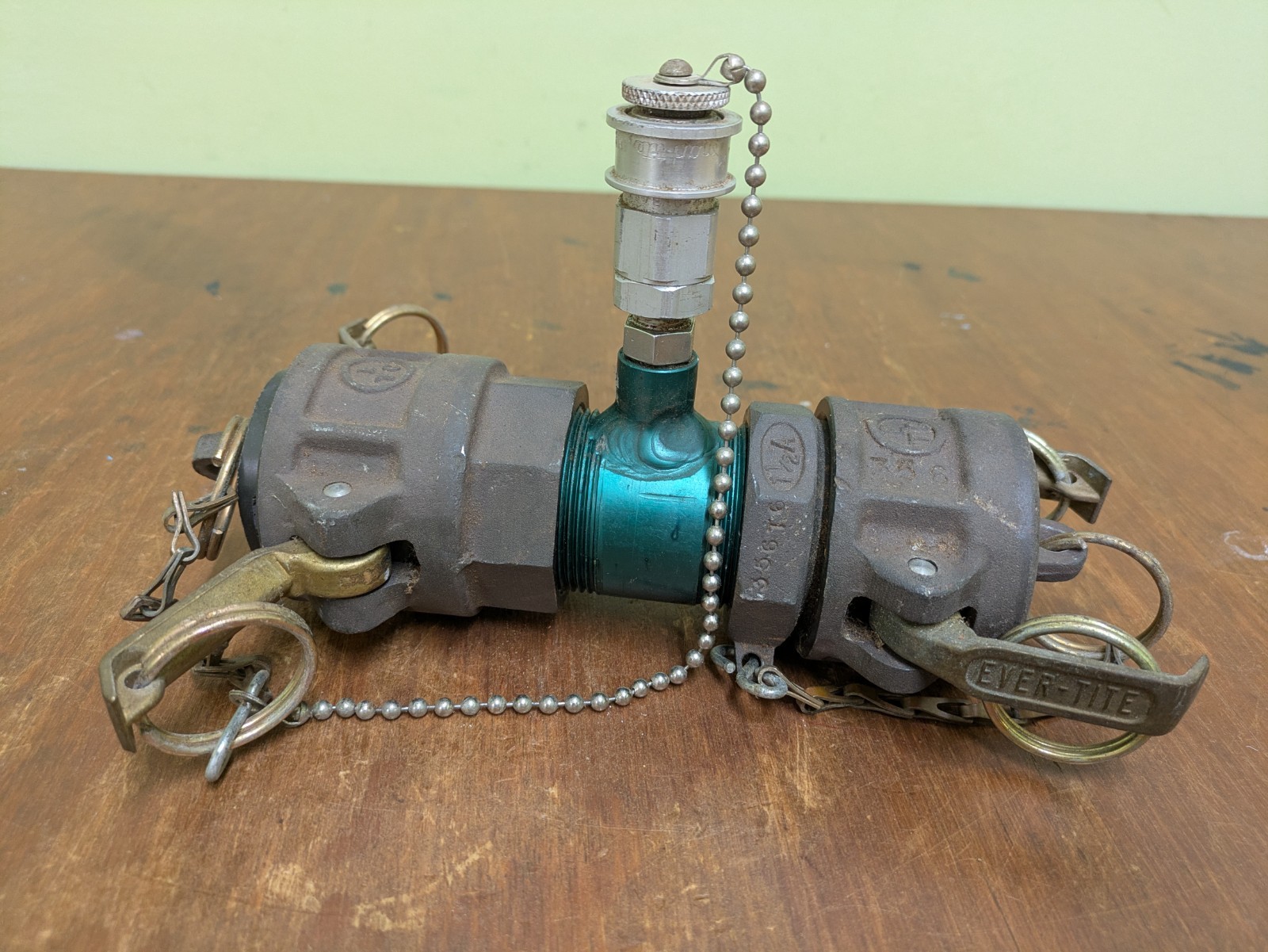 Ever-Tite 1 1/2″ Cam Groove Coupler With Snap Tite Relief Valve Unit