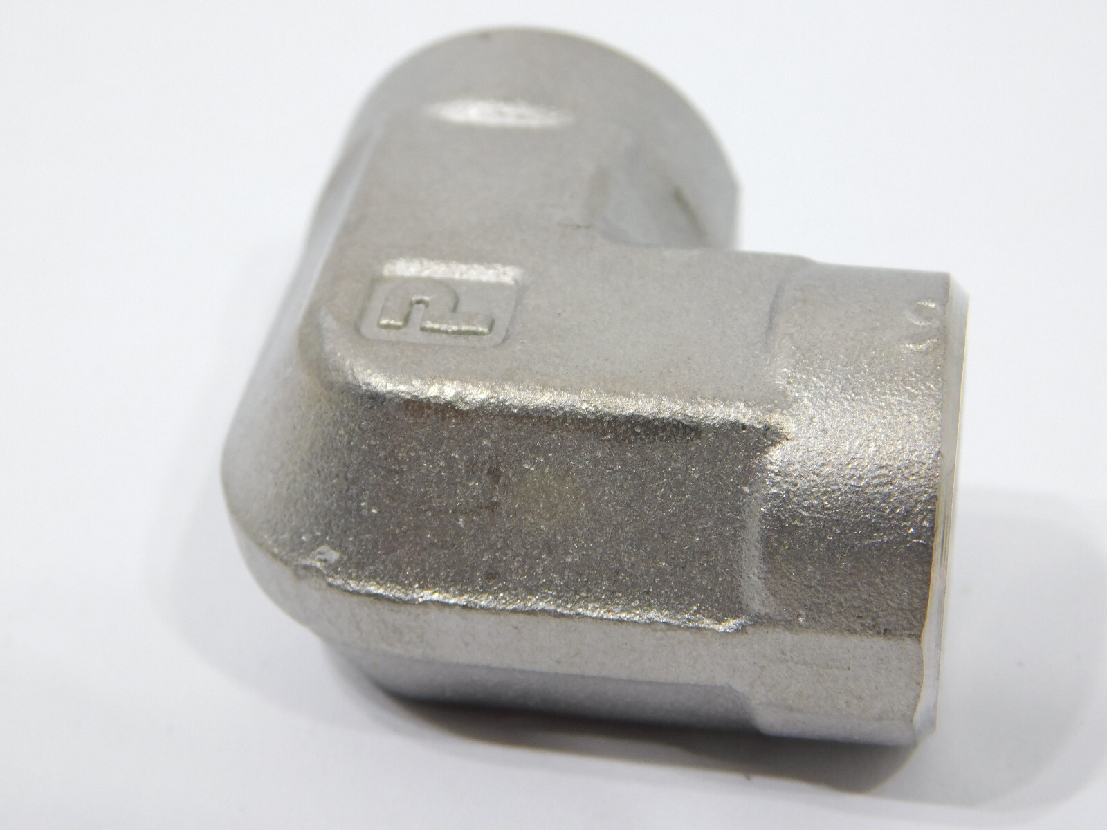 AMAT Applied Materials 3300-01727 3/8″ x 3/8″ FxF NPT 90 Elbow 316 SS
