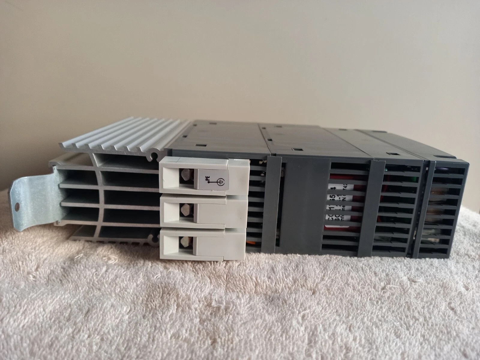 EUROTHERM 7100A/40A/208V/SELF/XXXX/NONE/PA/XXXX/4MA20/ENG/YES/V2/XXXX/ used