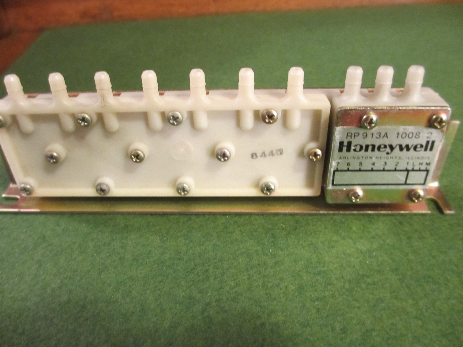 Honeywell RP913A 1008 2, Load Analyzer Relay, 7 Input, 25 PSI, RP 9 13A 1008