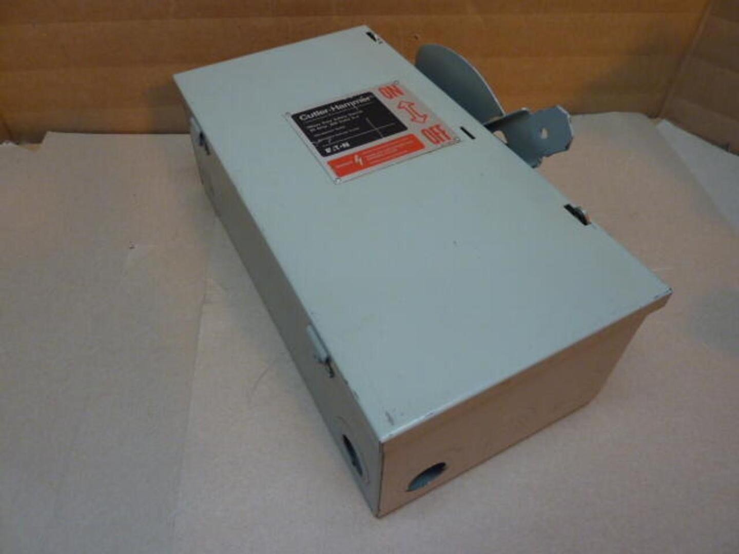 CUTLER HAMMER 30 Amp Safety Disconnect Switch DH361NGK Scratch & Dent #36025