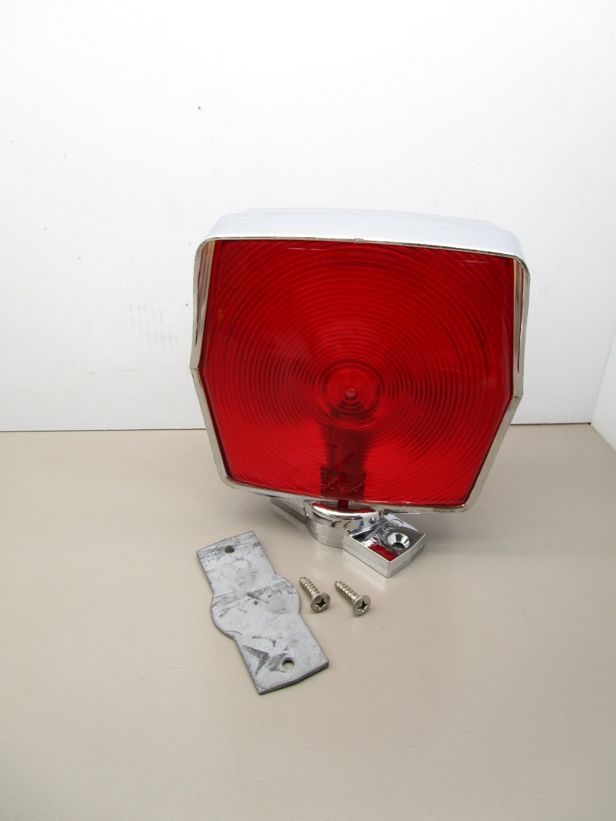 Arrow 506-02-322 Double Sided Pedestal Signal Lamp Red / Chrome 506