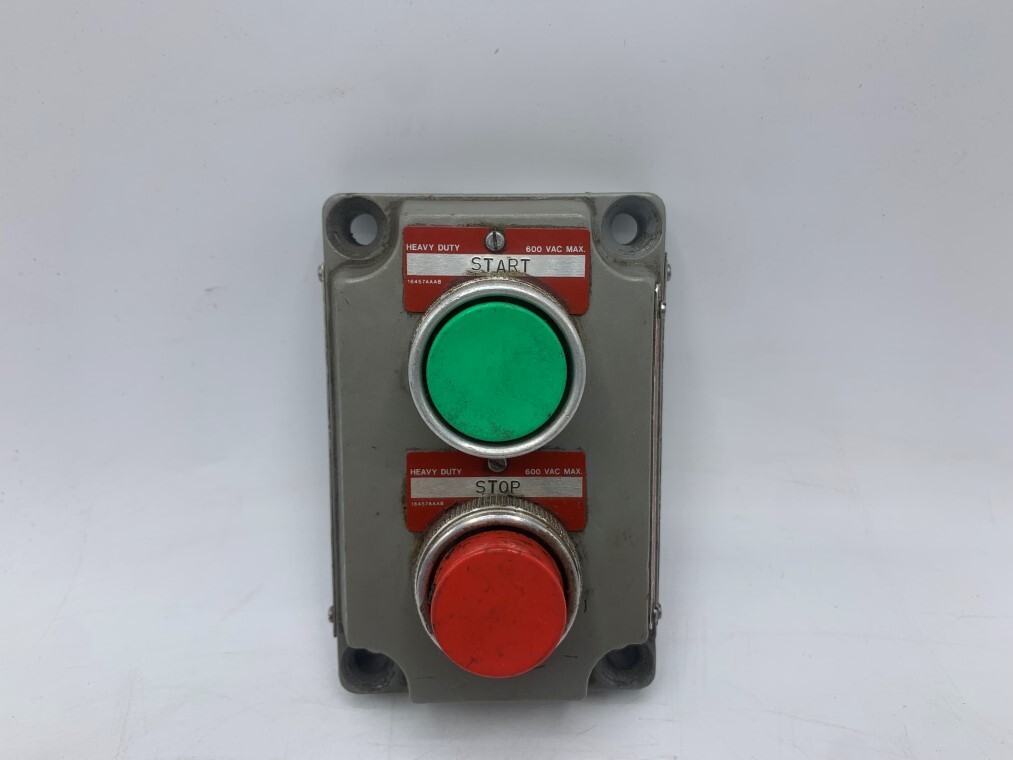 Killark Explosion Proof Start/Stop Double Pushbutton Cover XCS-0B4, 600V