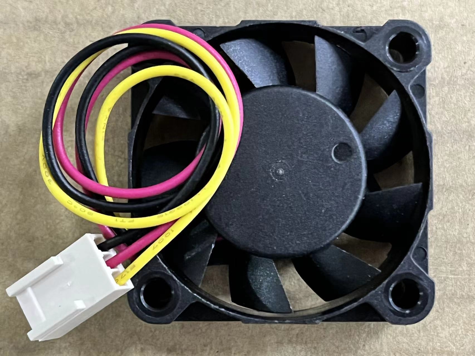 1PCS MAGIC MGT4012LS-A10 12V 0.08A Silent Cooling Fan 3pin 4010 40mm 3-wire