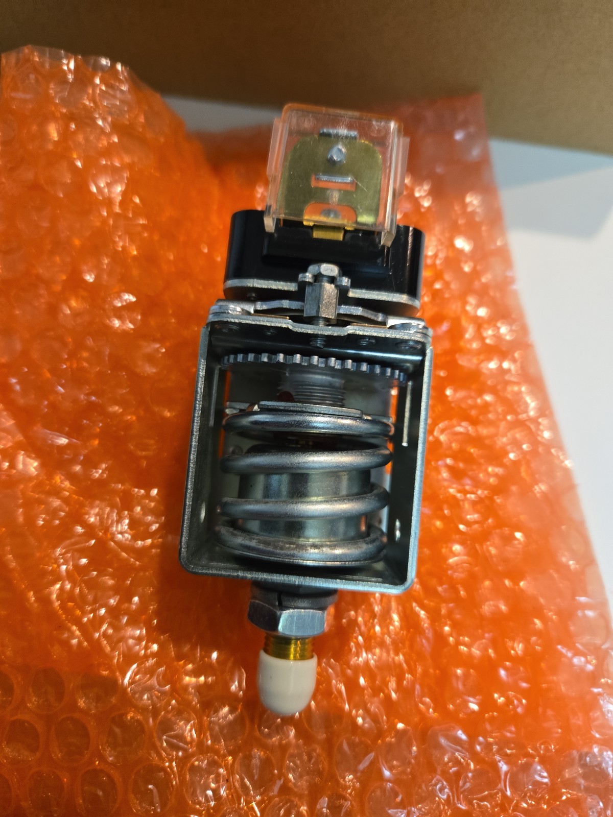 836-AL11-NJCS. Refrigeration Electro-Mech 836 Pres Sw. Rockwell Automation. New