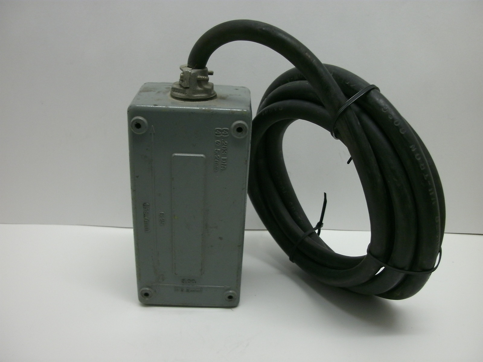 ALLEN BRADLEY 3 BUTTON CONTROL STATION W/3 PUSH BUTTON MOMENTERY SWITCHES