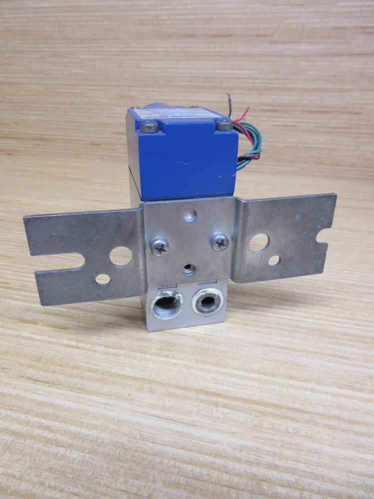 ControlAir 900X Electric To Pneumatic Transducer W/ Mounting Bracket